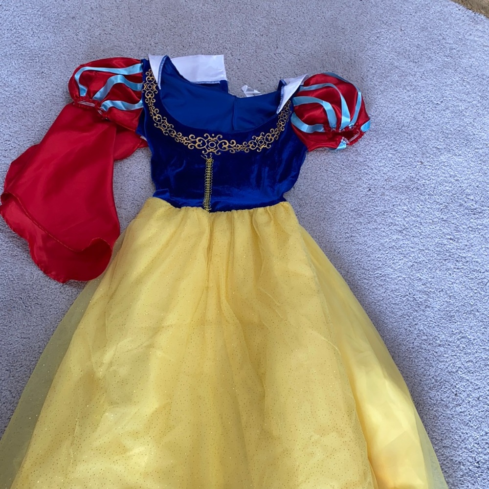 Snow White women Halloween costume, size small